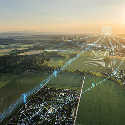 Siemens Smart City Stadt der Zukunft mit Feldern