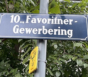 Straßenschild Favoritner Gewerbering