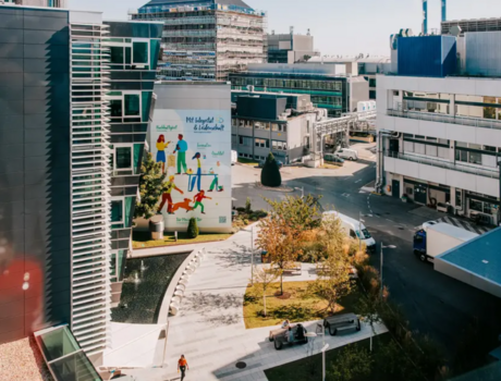 Boehringer Ingelheim: Blick auf den Innenhof des Bürogebäudes in Wien 