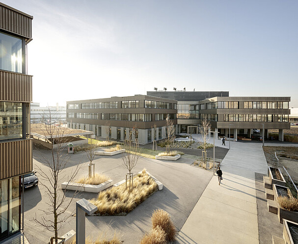 Blick auf die Gebäude des Technologiezentrum Seestadt