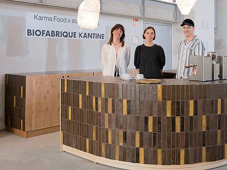 Biofabrique Vienna: Kollektiv dreiSt. an der Bar der Biofabrique Kantine auf der Vienna Design Week